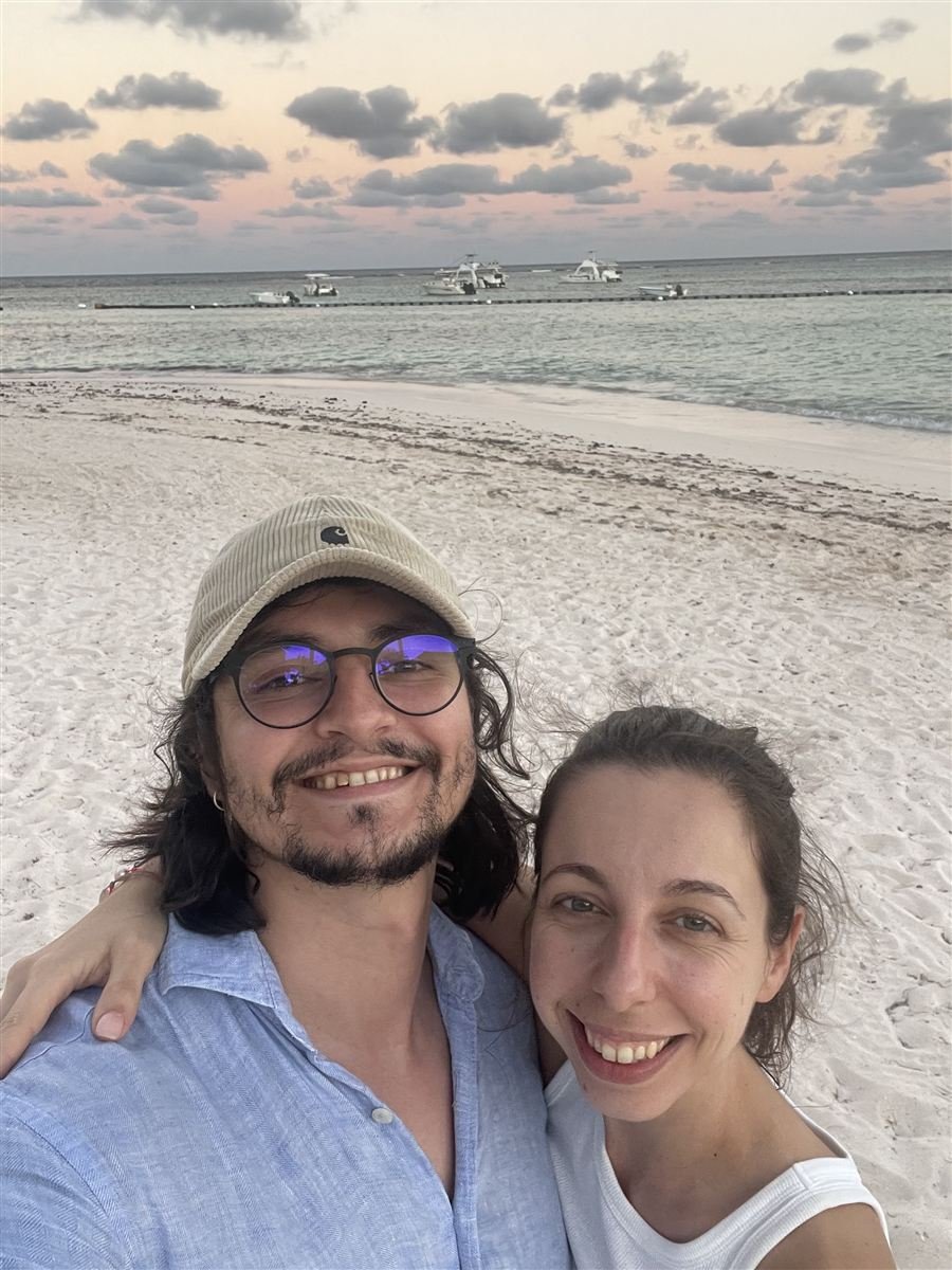 Cécilia et Mathieu sur une plage